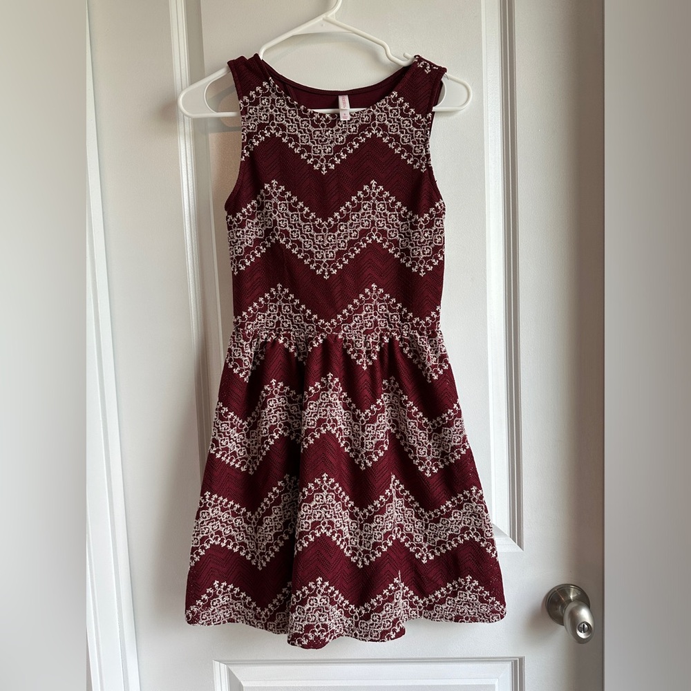 Xhilaration Burgundy & White Chevron Dress Size Small